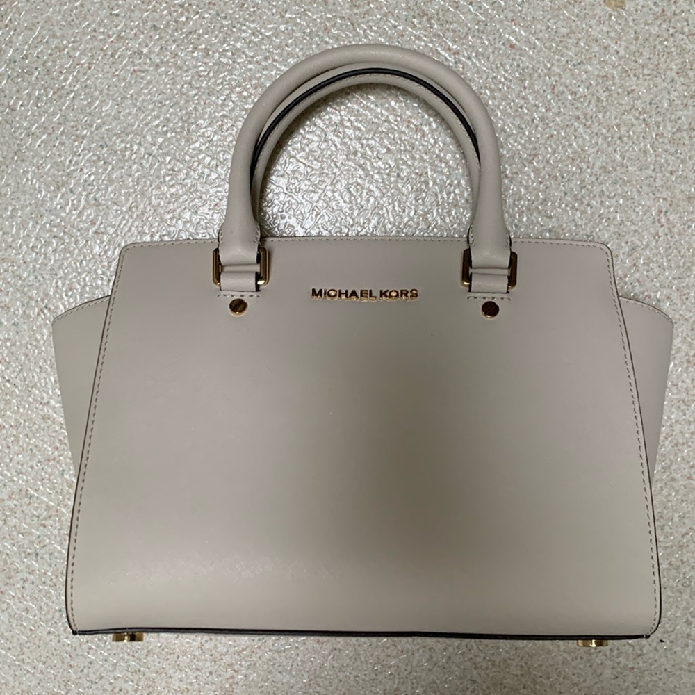 Michael Kors medium Selma in color ECRU